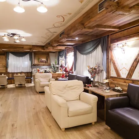 Alpholiday Dolomiti Wellness & Family Hotel-3